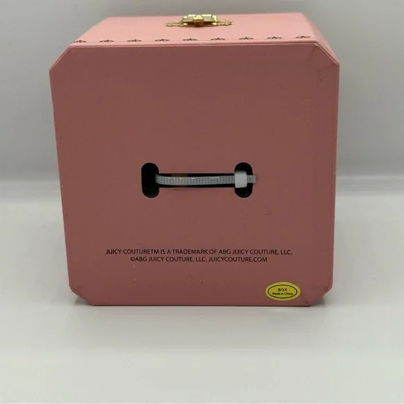 Juicy Couture Gold Tone Heart Watch Bracelet with NYC Themed Charms 🗽 - Picture 6 of 6